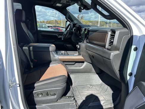 Used 2024 Chevrolet Silverado 3500 High Country w/ Technology Package image 15