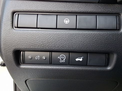 Certified 2025 Nissan Rogue SV image 24