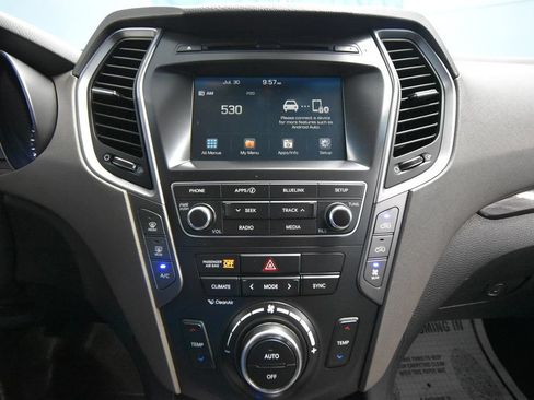 Used 2017 Hyundai Santa Fe SE FWD image 18