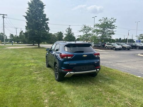 Used 2021 Chevrolet TrailBlazer LT w/ Convenience Package FWD image 3