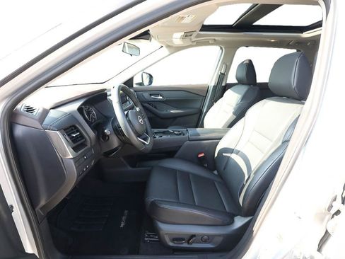 Used 2023 Nissan Rogue SV w/ SV Premium B Package AWD/4WD image 12