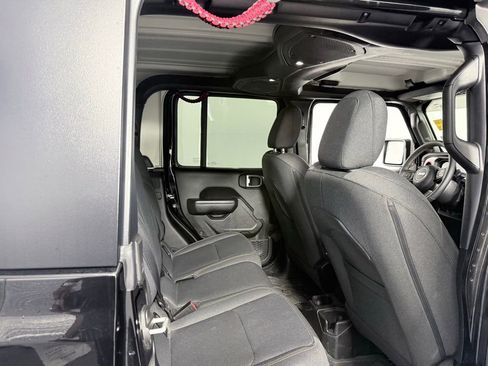 Used 2024 Jeep Gladiator Sport image 22