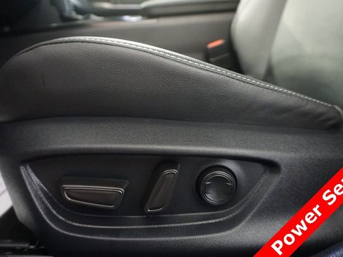 Used 2025 Toyota Camry SE w/ Convenience Package image 7