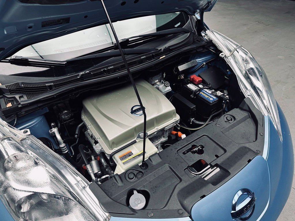 Used 2015 Nissan Leaf S FWD image 38