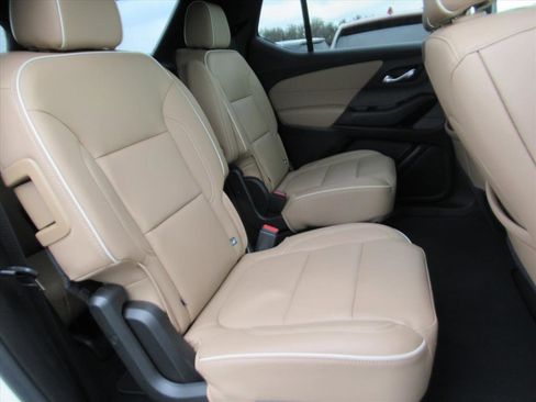 Used 2023 Chevrolet Traverse Premier image 31