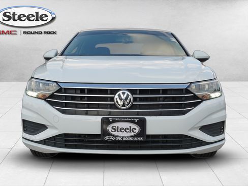 Used 2021 Volkswagen Jetta SE FWD image 2