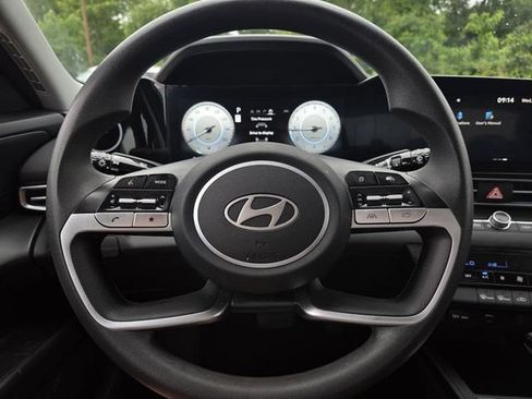 Used 2024 Hyundai Elantra SEL FWD image 22