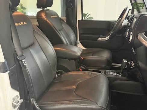 Used 2015 Jeep Wrangler Sahara w/ Connectivity Group AWD/4WD image 19