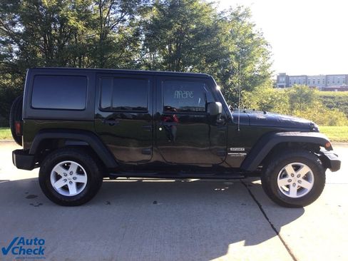 Used 2018 Jeep Wrangler Unlimited Sport S image 2