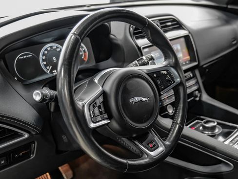 Used 2017 Jaguar F-PACE S image 22