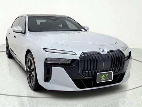 Used 2026 BMW 740i xDrive AWD/4WD image 2