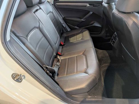 Used 2018 Volkswagen Passat 2.0T SE image 20