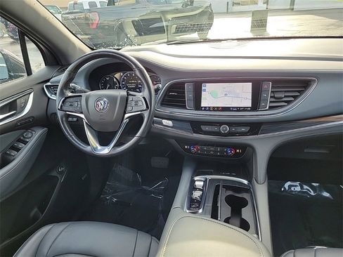 Used 2024 Buick Enclave Premium image 9