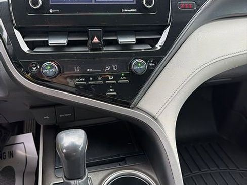 Used 2022 Toyota Camry SE FWD image 17