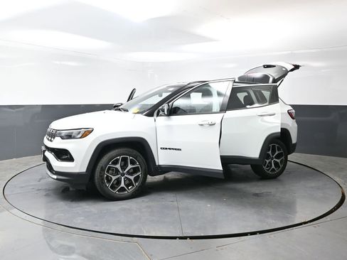 Used 2025 Jeep Compass Limited AWD/4WD image 54