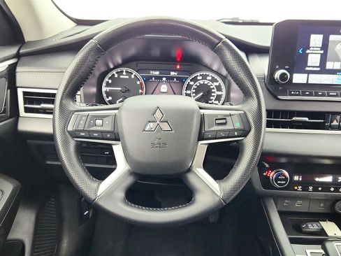 Used 2024 Mitsubishi Outlander FWD image 12