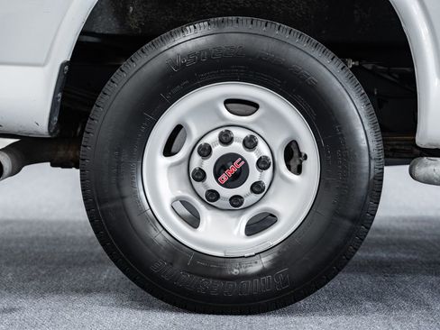 Used 2024 GMC Savana 2500 w/ Driver Convenience Package image 17