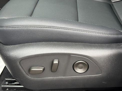 Used 2026 Chevrolet Traverse LT w/ Sun and Wheel Package FWD image 16
