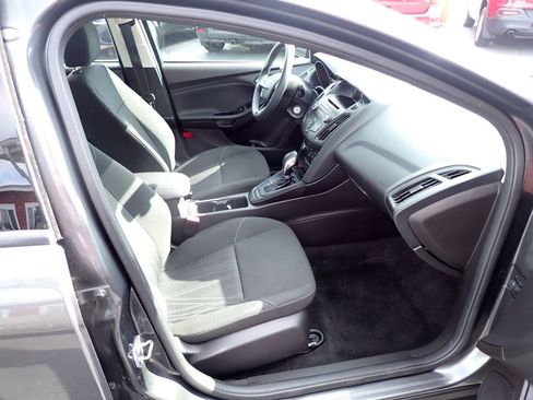Used 2017 Ford Focus SE FWD image 9