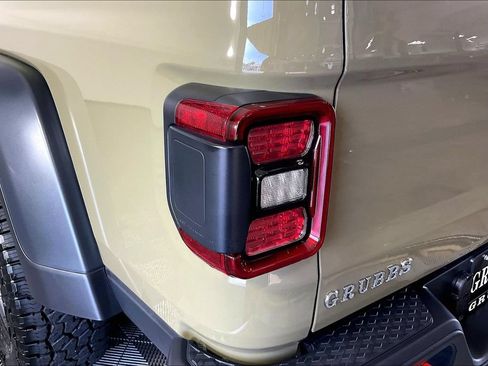Used 2025 Jeep Gladiator Mojave w/ Safety Group AWD/4WD image 39
