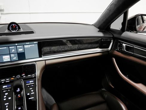 Used 2018 Porsche Panamera Turbo image 23