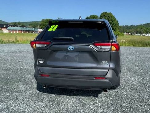 Used 2021 Toyota RAV4 XLE w/ Convenience Package AWD/4WD image 7
