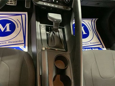 Certified 2025 Hyundai Elantra Sport image 13
