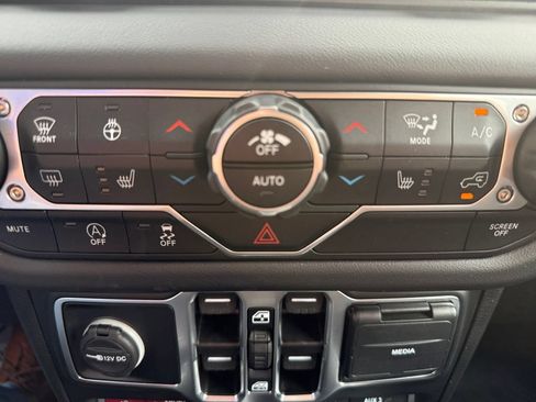 Used 2024 Jeep Wrangler Unlimited Rubicon w/ Convenience Group AWD/4WD image 29