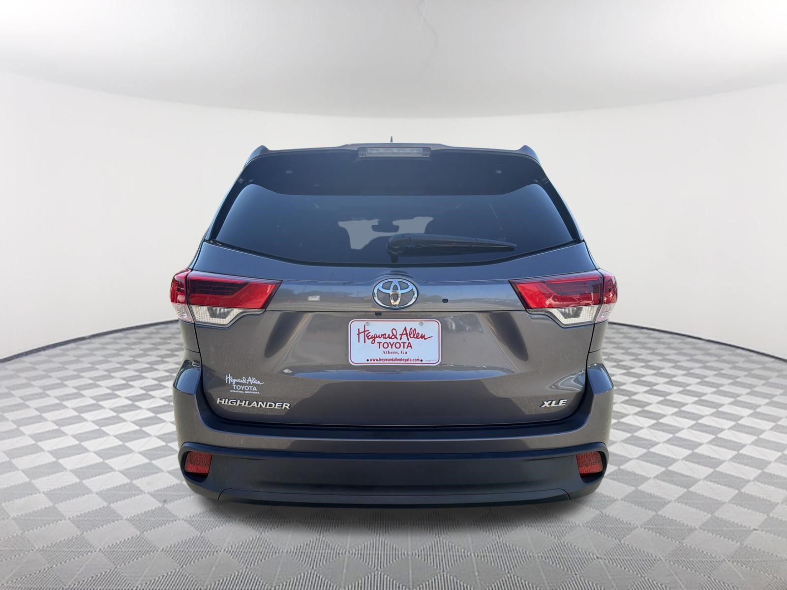 Used 2018 Toyota Highlander XLE FWD image 14