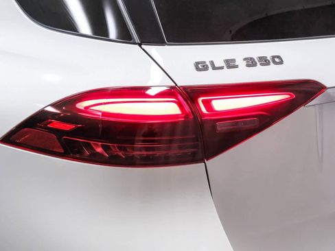 Used 2025 Mercedes-Benz GLE 350 4MATIC image 7
