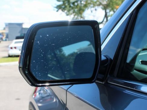 Used 2020 Chevrolet Traverse LS image 7