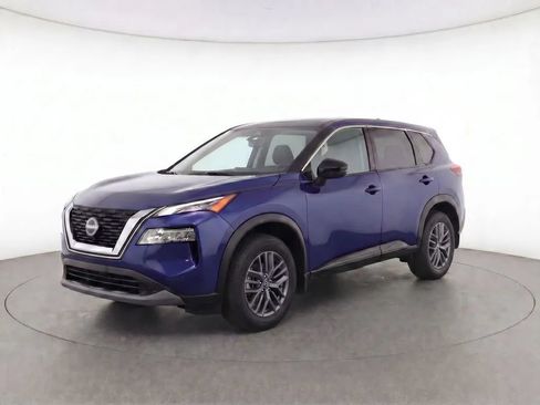 Used 2023 Nissan Rogue S AWD/4WD image 2