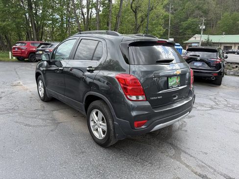Used 2018 Chevrolet Trax LT w/ LT Convenience Package image 6