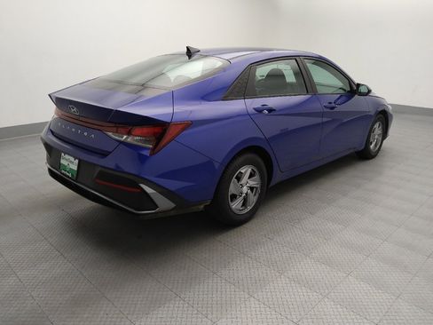 Used 2024 Hyundai Elantra SE FWD image 10