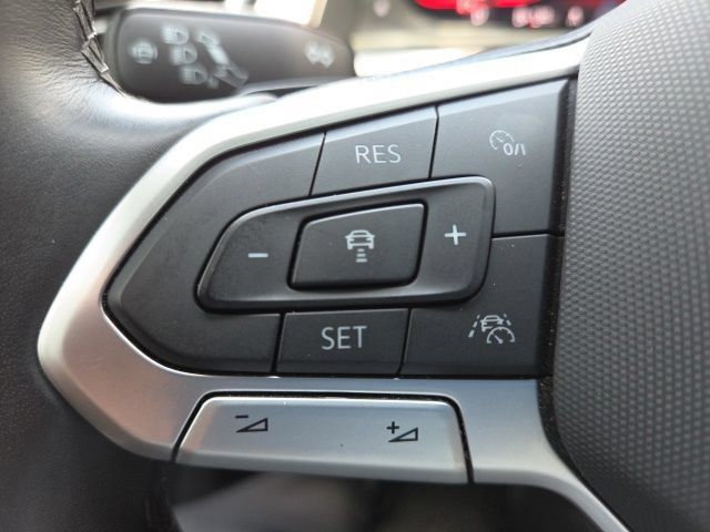 Used 2024 Volkswagen Atlas Cross Sport SEL R-Line AWD/4WD image 36