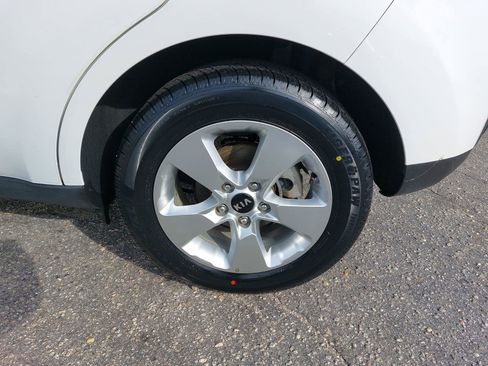 Used 2017 Kia Soul Base image 32