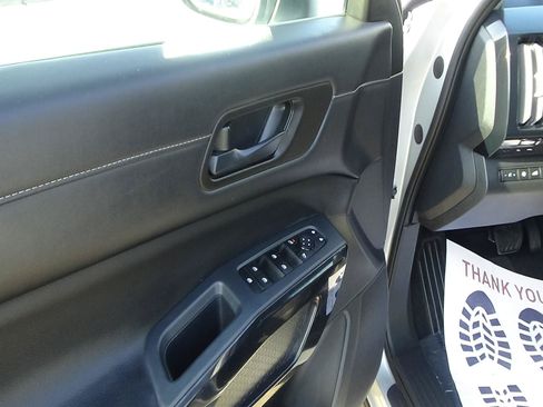 Used 2025 Nissan Pathfinder SV FWD image 14