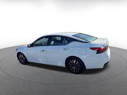 Used 2025 Nissan Altima 2.5 SV image 10