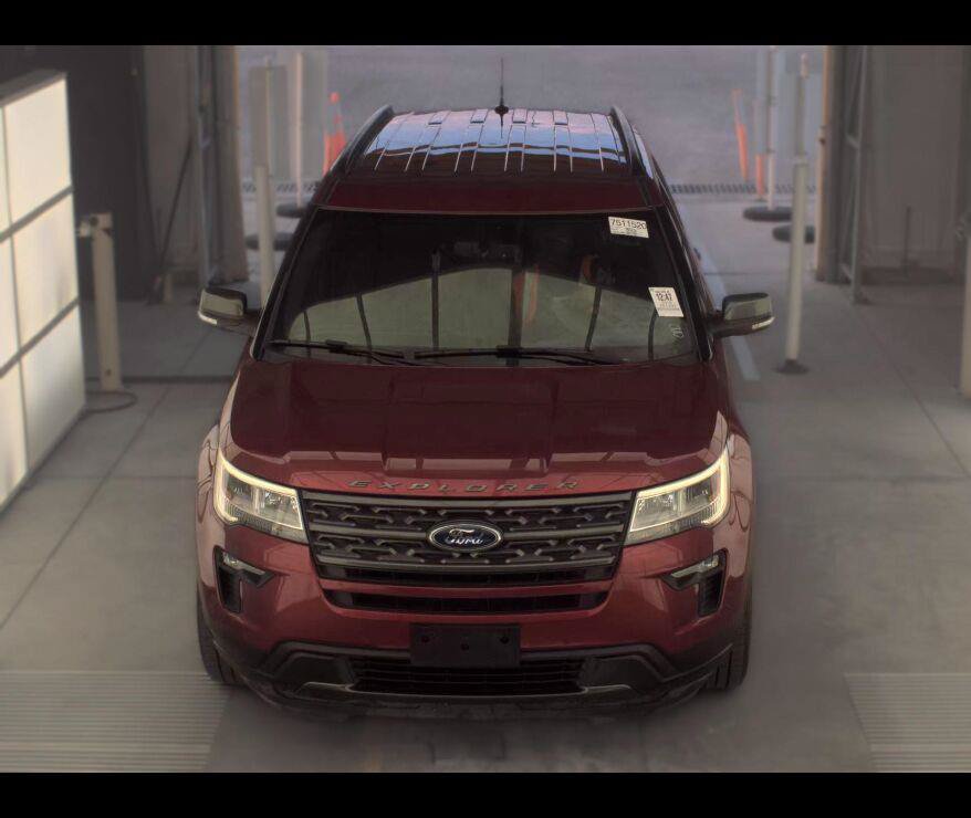 Used 2018 Ford Explorer XLT w/ Equipment Group 202A FWD image 8