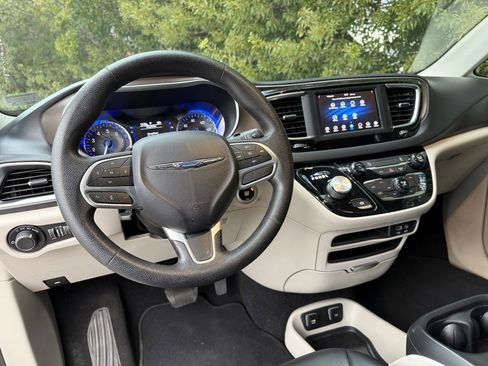 Used 2020 Chrysler Voyager Lxi image 4