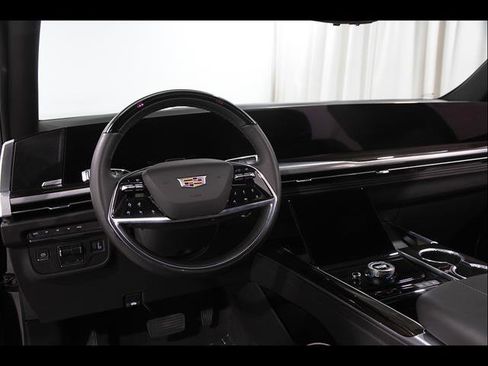 Used 2026 Cadillac Escalade Luxury AWD/4WD image 8