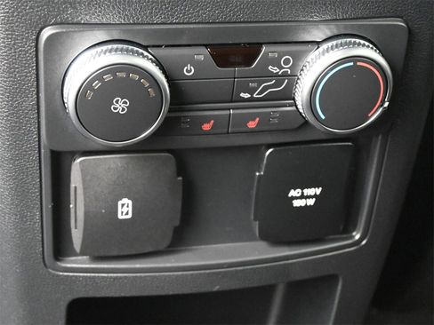 Used 2020 Ford Explorer Limited image 18