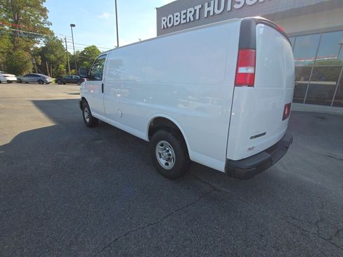 Used 2022 Chevrolet Express 2500 w/ Driver Convenience Package RWD image 8