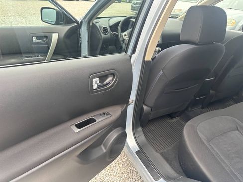 Used 2014 Nissan Rogue S w/ Convenience Package AWD/4WD image 11