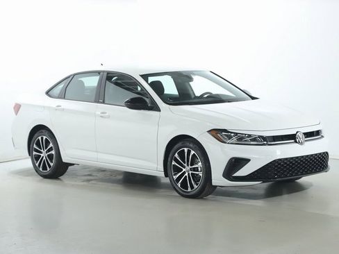 Used 2025 Volkswagen Jetta Sport image 9