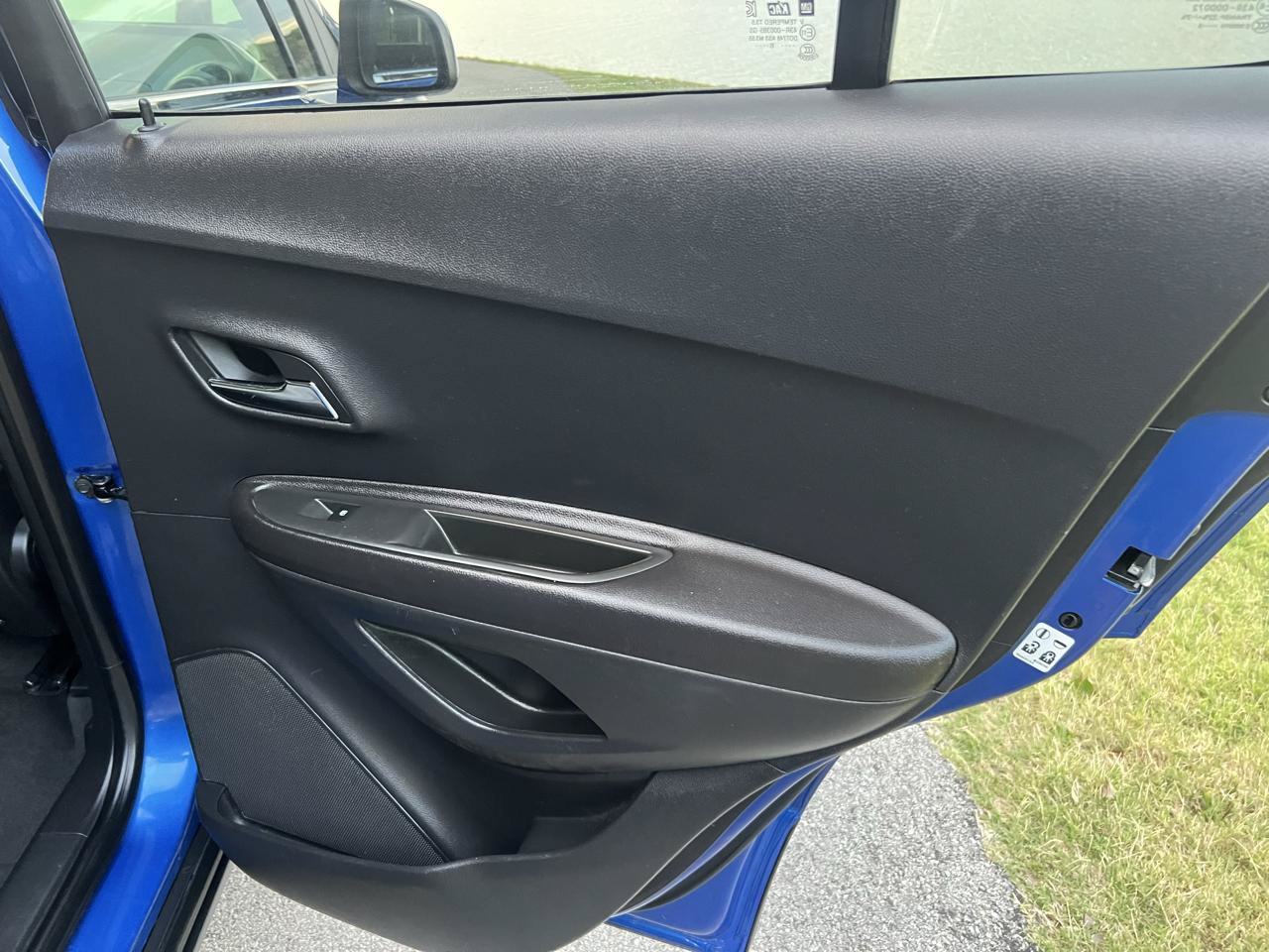 Used 2015 Chevrolet Trax LT w/ LT Sun and Sound Package FWD image 21