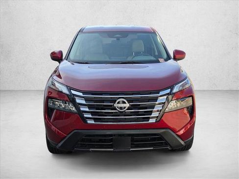 Used 2025 Nissan Rogue SV image 2