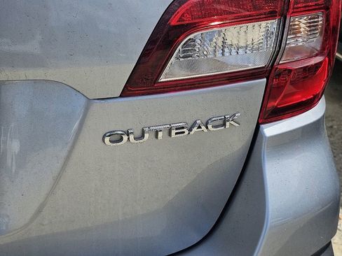 Used 2019 Subaru Outback 2.5i Limited AWD/4WD image 6