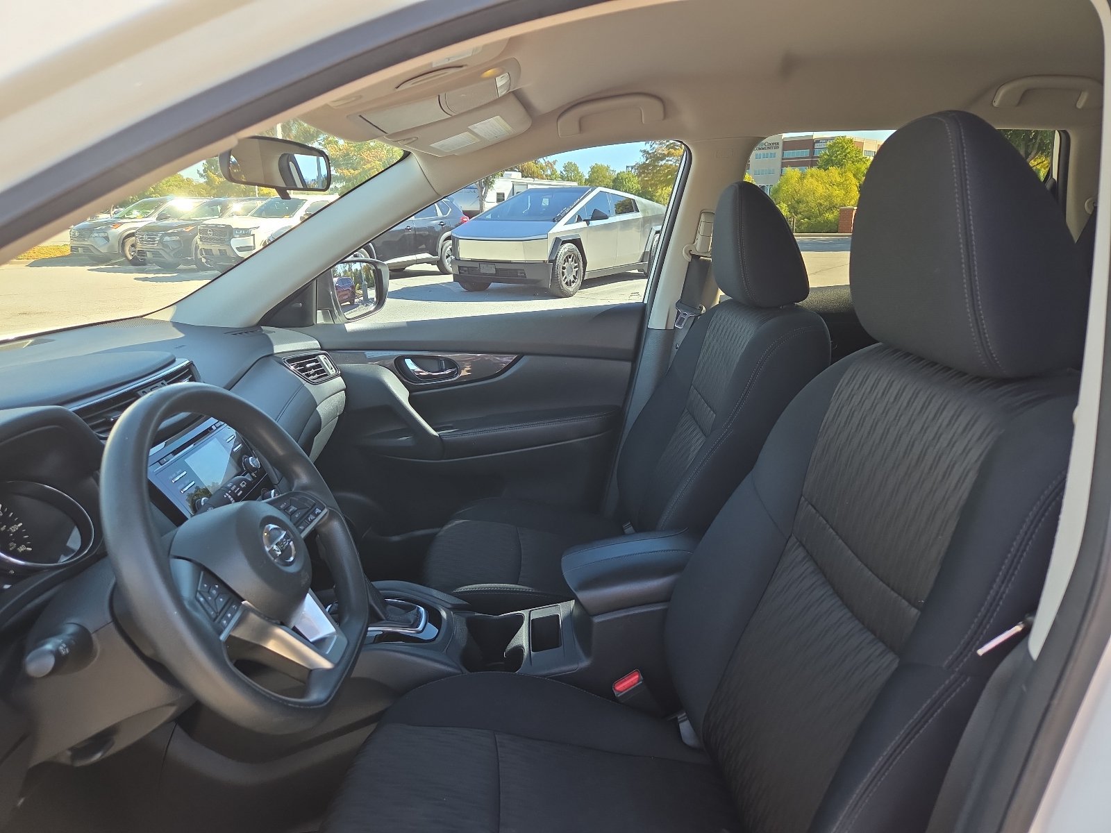 Used 2017 Nissan Rogue S w/ Appearance Package FWD image 12