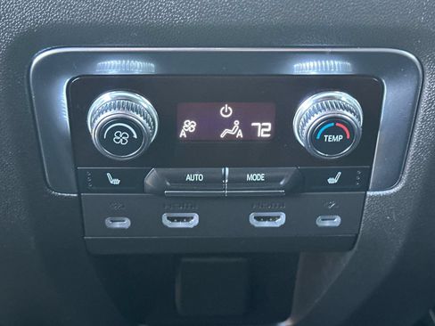 Used 2023 GMC Yukon Denali Ultimate AWD/4WD image 13